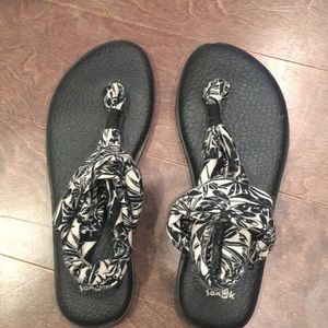 Sanuk yoga mat sandals